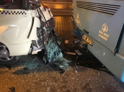 Fatih'te Minibüs İle Otobüs Çarpıştı Açıklaması 10 Yaralı