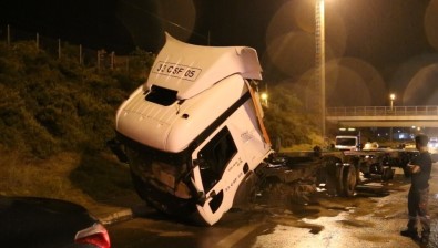 Hatay'da Tır Gişelere Çarptı Açıklaması 1 Yaralı