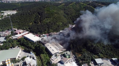 İstanbul'u Dumana Boğan Yangın Havadan Görüntülendi
