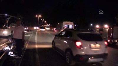 Karabük'te Karşı Şeride Geçen Otomobil Minibüse Çarptı Açıklaması 3 Yaralı