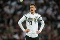 JOACHİM LÖW - Mesut Özil, Meksika Karşısında Yok!