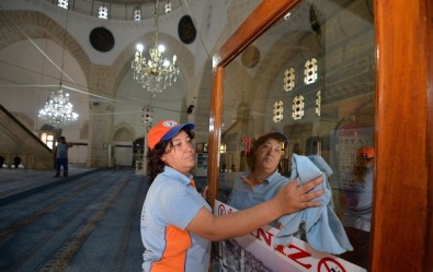 Muratpaşa'da Bayram Temizliği