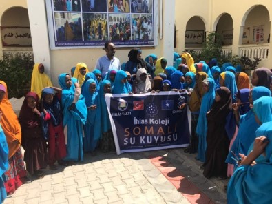Öğrencilerden Somali'ye Su Kuyusu