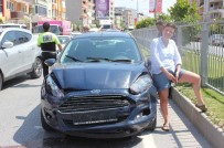 KADIN SÜRÜCÜ - Önündeki Tıra 3 Defa Çarptı Sonra Hatıra Fotoğrafı Çektirdi