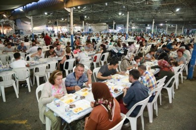 20 Bin Kişi İftar Sofralarında Buluştu