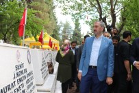 BÜYÜK BIRLIK PARTISI - Bakan Gül Şehitliği Ziyaret Etti