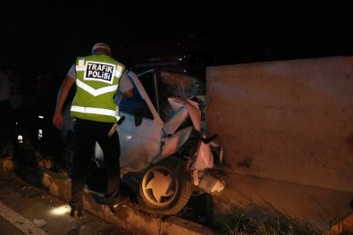 Beton Bariyere Çarpan Sürücü Ağır Yaralandı