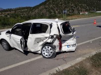 HACıHAMZA - Çorum'da Otomobiller Çarpıştı Açıklaması 8 Yaralı
