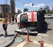 ÖZEL AMBULANS - Hasta Taşıyan Ambulans Kaza Yaptı Açıklaması 7 Yaralı