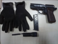 ÖZEL KUVVET - Özel Kuvvetler'in Kullandığı Silahı Gömmeye Çalışırken Yakalandılar