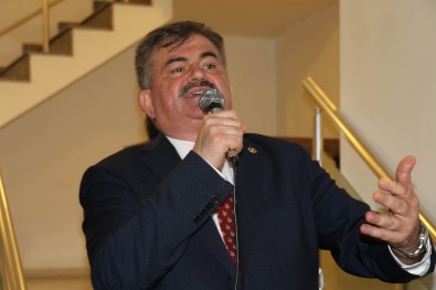 AK Parti'de Bayram Coşkusu, Salona Sığmadılar Sokakta Bayramlaştılar