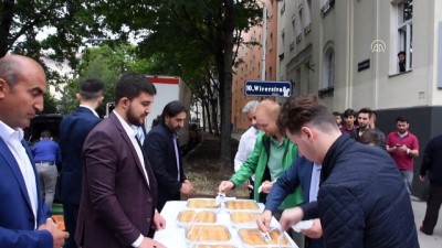 Avusturya'da İbadete Açılan Camide Bayram Namazı