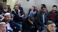 EHLIBEYT - Kars'ta Vatandaşlar Bayram Sabahı Camilere Akın Etti