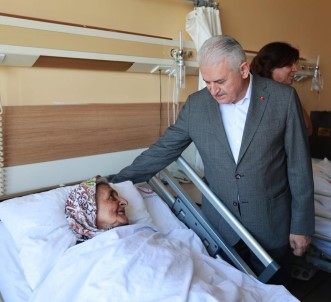 Başbakan Yıldırım, Hastane Tedavi Gören Hastaların Bayramını Kutladı