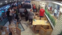KUZULUK - Kamyonet Restorana Daldı Açıklaması 8 Yaralı