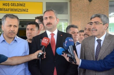 Adalet Bakanı Gül Açıklaması 'Yavru Köpek Olayındaki Kepçe Operatörü Tutuklanmıştır'