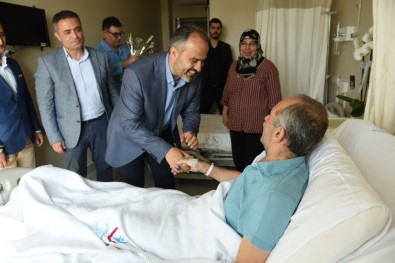 Alinur Aktaş'tan Hastalara Bayram Ziyareti