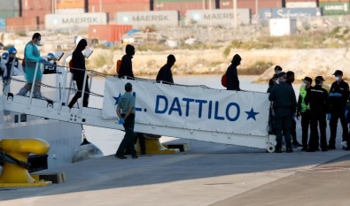 Aquarius Gemisindeki Mülteciler İspanya'ya Ulaştı