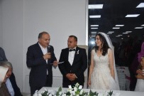 FEVAI ARSLAN - Bakan Özlü, Düzce'de Nikah Şahidi Oldu