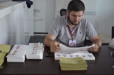 IKBY'deki Türk Vatandaşları Sandık Başına Gitti