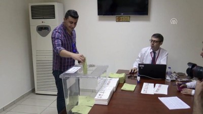 Irak'taki Türk Seçmenlerin Oy Verme İşlemi Sürüyor
