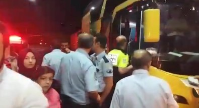 İstanbul'dan Trabzon'a Giden Otobüste Üzerlerine Su Yağan Yolcular Otobüsü Durdurdu