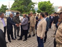 İSMAIL USTAOĞLU - Vali Ustaoğlu Asker Ve Halkla Bayramlaştı