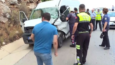 Antalya'da Zincirleme Trafik Kazası Açıklaması 1 Ölü 6 Yaralı