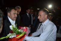 SALIH SEL - Bakan Eroğlu, Sinanpaşa'da Vatandaşlarla Bayramlaştı