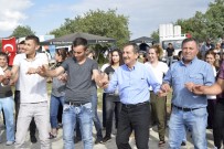 KARAKAMıŞ - Başkan Ataç Bayram Sevincini Paylaştı