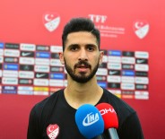 YILDIZ FUTBOLCU - Emre Akbaba Kesin Ayrılıyor