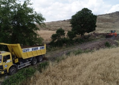 Gaziantep'te 18 Köyden 240 Kilometre Arazi Yolu  Açıldı