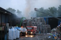 Geri Dönüşüm Deposunda Korkutan Yangın