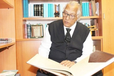 Prof. Dr. Erkan Türkmen'den 4 Dilde 'Mesnevi' Dersleri