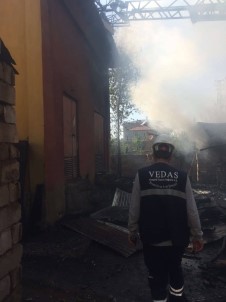 Van'da Kömürlük Ve Depo Yangını