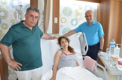 Almanya'da 'İki Hafta Sonra Gel' Denilen Kadın Hasta İzmir'de Şifa Buldu