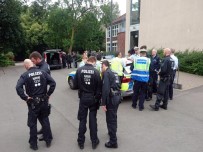 BOMBA ALARMI - Almanya'da Okulda Bomba Paniği