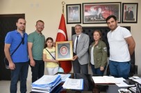 TÜRK HAVA KURUMU - Başkan Bozkurt Misafirlerine İnönü'yü Gezdirdi