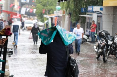 Bolu'da Sağanak Yağmur Alt Geçitlerde Su Baskınına Neden Oldu