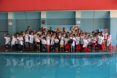 Hatay'da Sevgi Evlerindeki Çocuklara Ücretsiz Yüzme Kursu