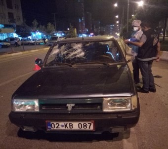 Otomobilin Önünü Kesip Levyelerle Saldırdılar Açıklaması 5 Yaralı