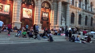 Avusturya'da Sığınmacılara Destek