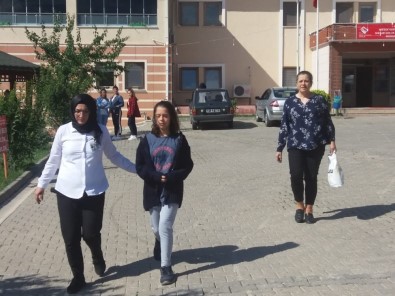 İstanbul'da Kayıp Olan 3 Çocuktan Berfin, Niksar'da Annesine Teslim Edildi