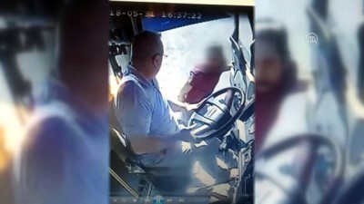 Minibüs Şoförünün Bıçaklanma Anı Güvenlik Kamerasında