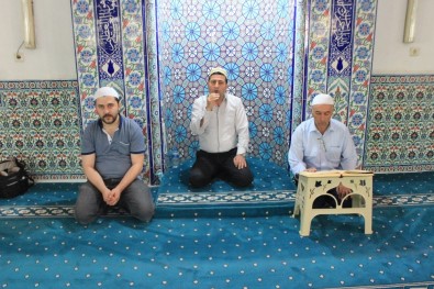 Osmaneli'de Hafız İmam Hatipler Ezberden Mukabele Okuyor