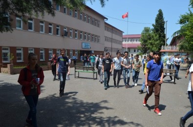 Trabzon'da LGS Sınavına 8 Bin 641 Öğrenci Katıldı