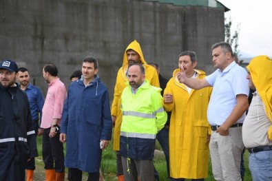 Başkan Üzülmez, Su Baskınlarını Yerinde İnceledi