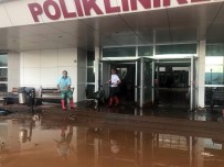 Giresun'da Sağanak Yağış Sonrası Hastaneyi Su Bastı Haberi