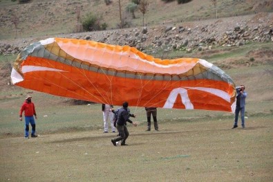 Oltu'da Yamaç Paraşütü Eğitimi Verildi