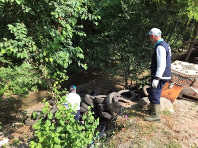 Sapanca'yı Besleyen Dereden 250 Lastik Çıkarıldı